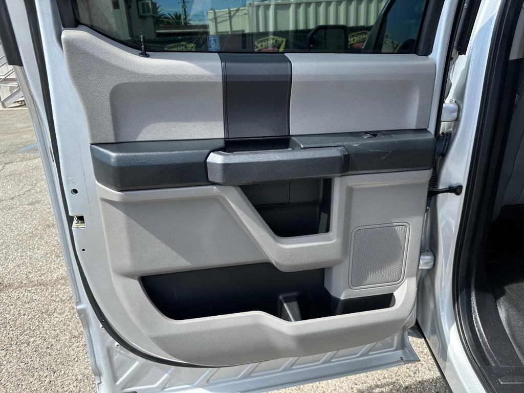 Ford F-150 Vehicle Full-screen Gallery Image 29