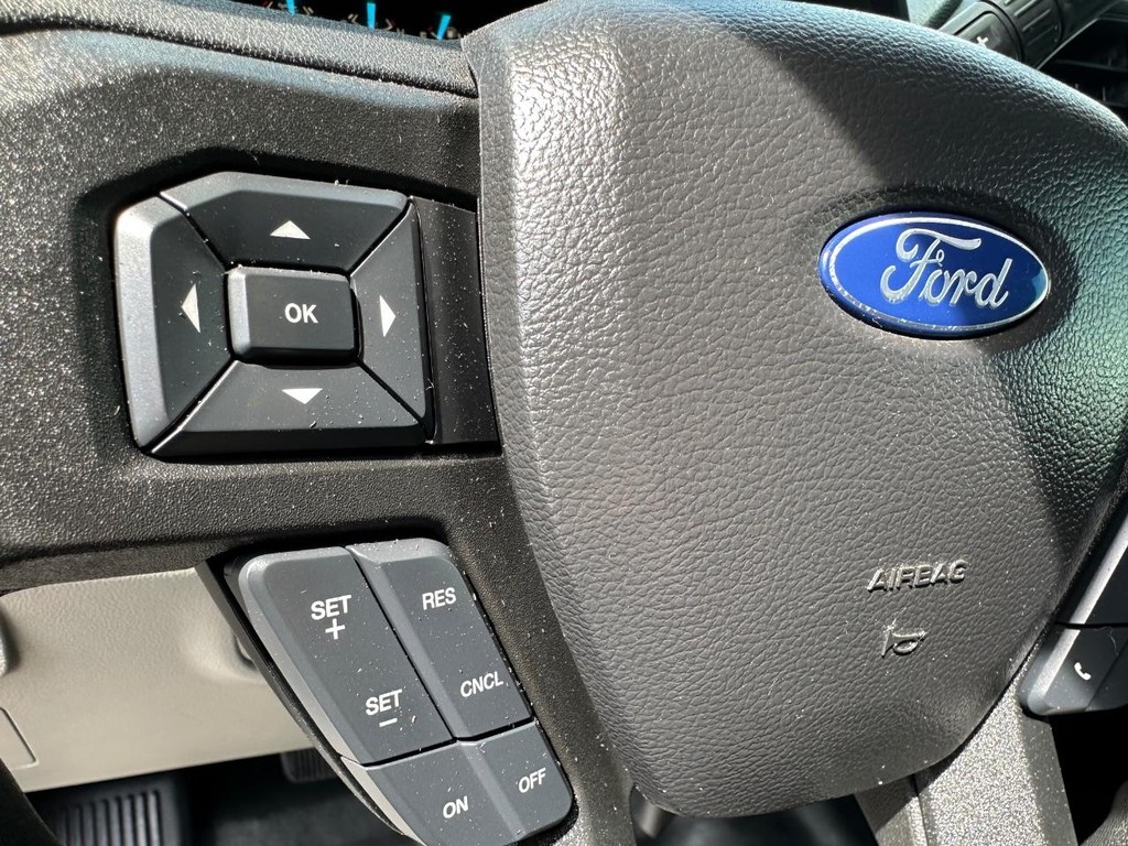 Ford F-150 Vehicle Full-screen Gallery Image 32