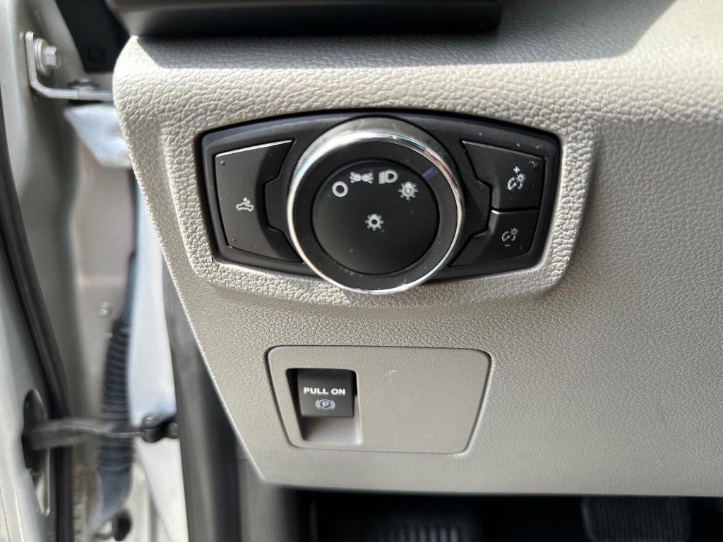 Ford F-150 Vehicle Full-screen Gallery Image 34