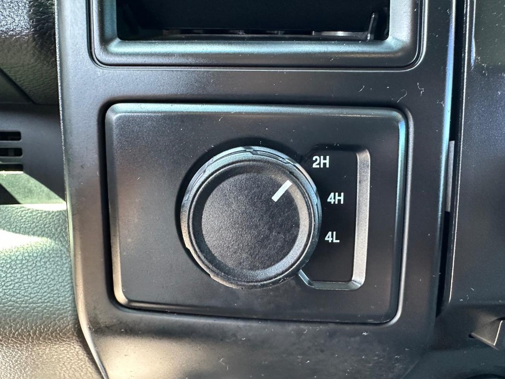 Ford F-150 Vehicle Full-screen Gallery Image 35