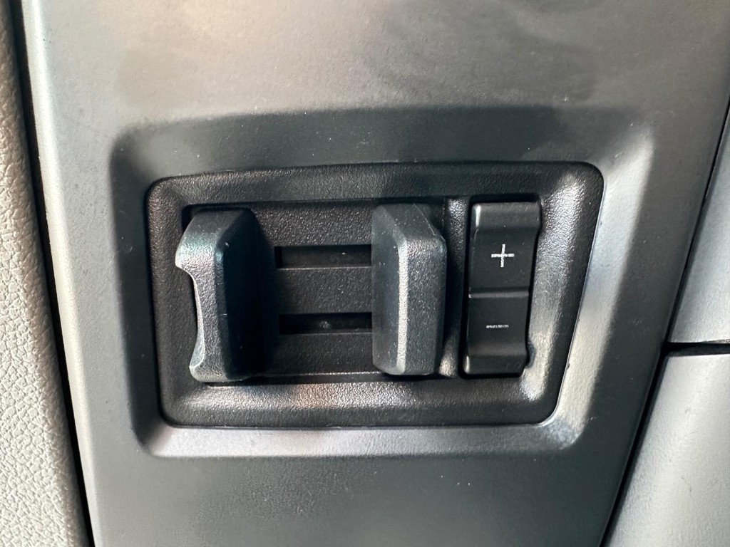 Ford F-150 Vehicle Full-screen Gallery Image 36