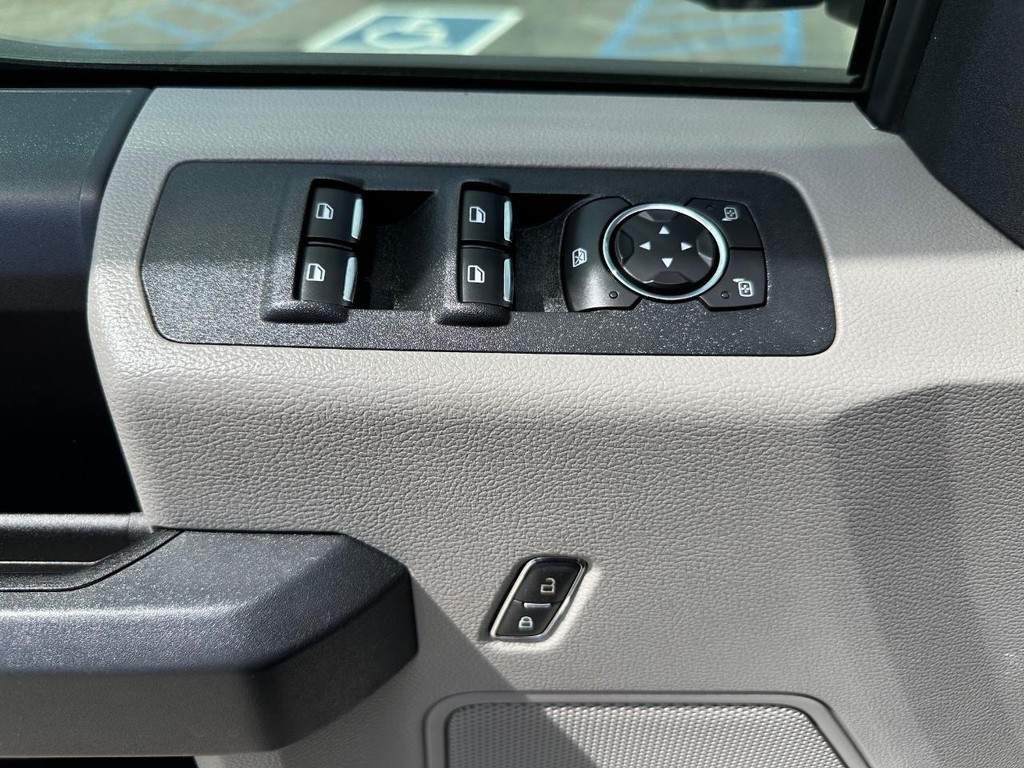 Ford F-150 Vehicle Full-screen Gallery Image 37