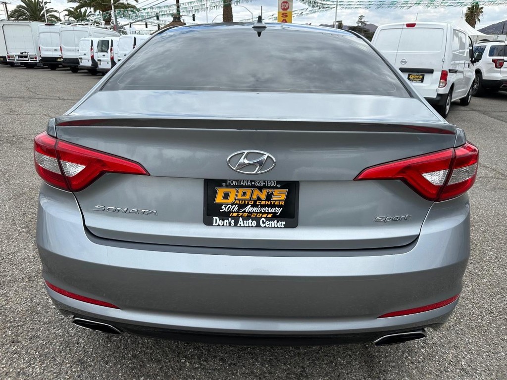 Hyundai Sonata Vehicle Full-screen Gallery Image 08