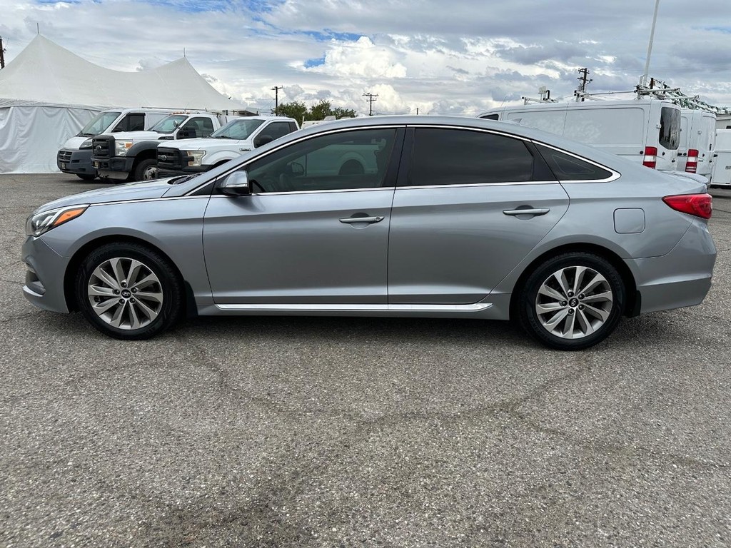 Hyundai Sonata Vehicle Full-screen Gallery Image 11