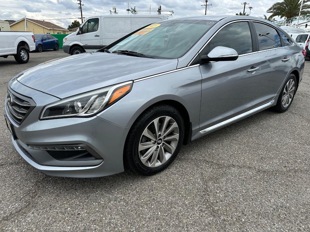 Hyundai Sonata Vehicle Full-screen Gallery Image 12