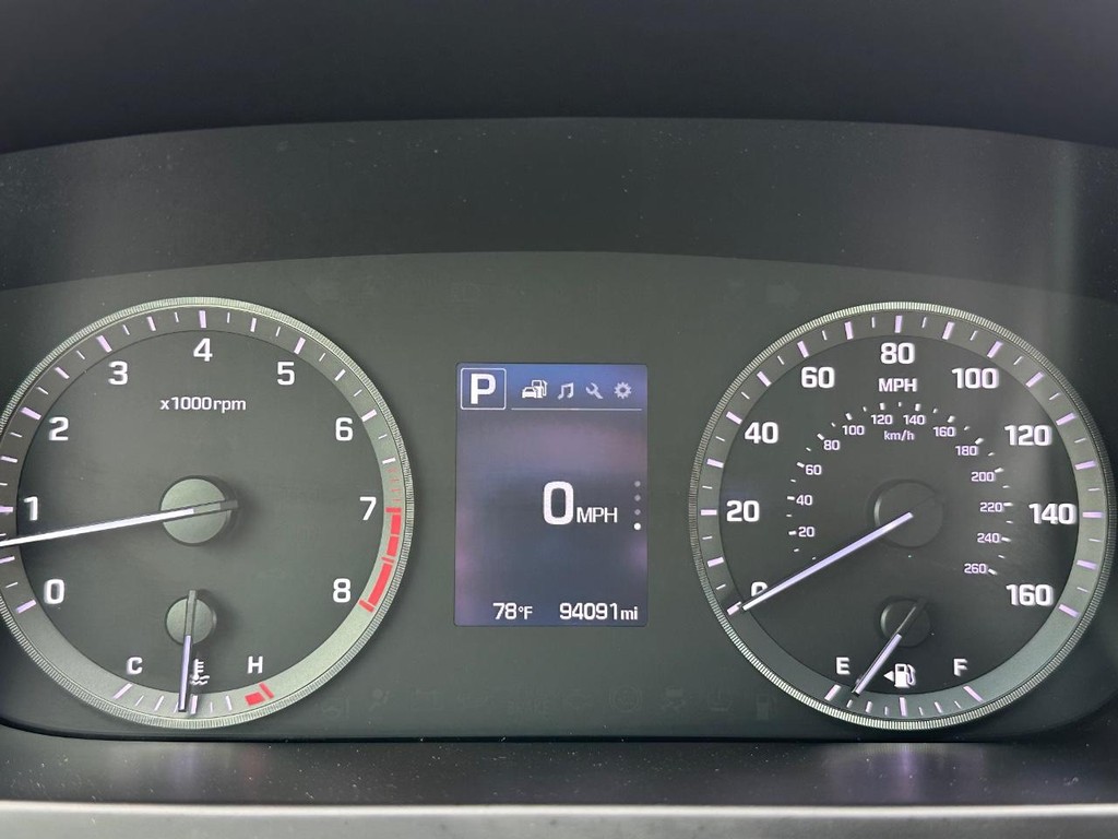 Hyundai Sonata Vehicle Full-screen Gallery Image 39