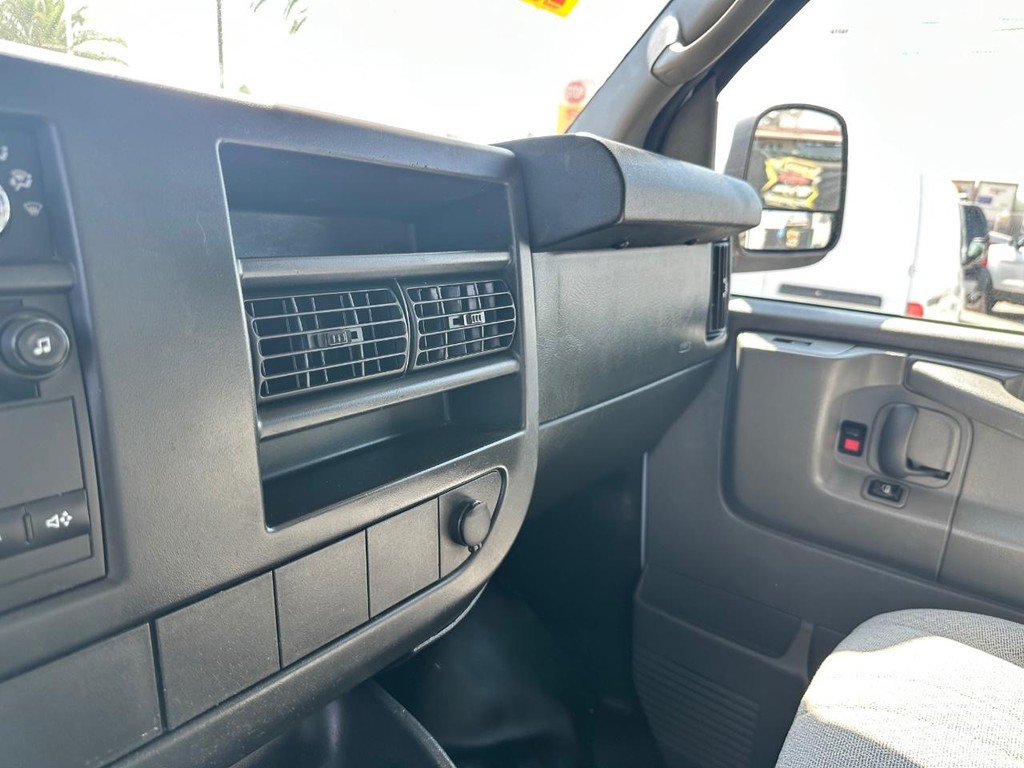 2014 Chevrolet Express 2500 Cargo Van photo 2