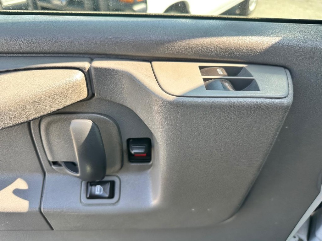 2014 Chevrolet Express 2500 Cargo Van photo 3