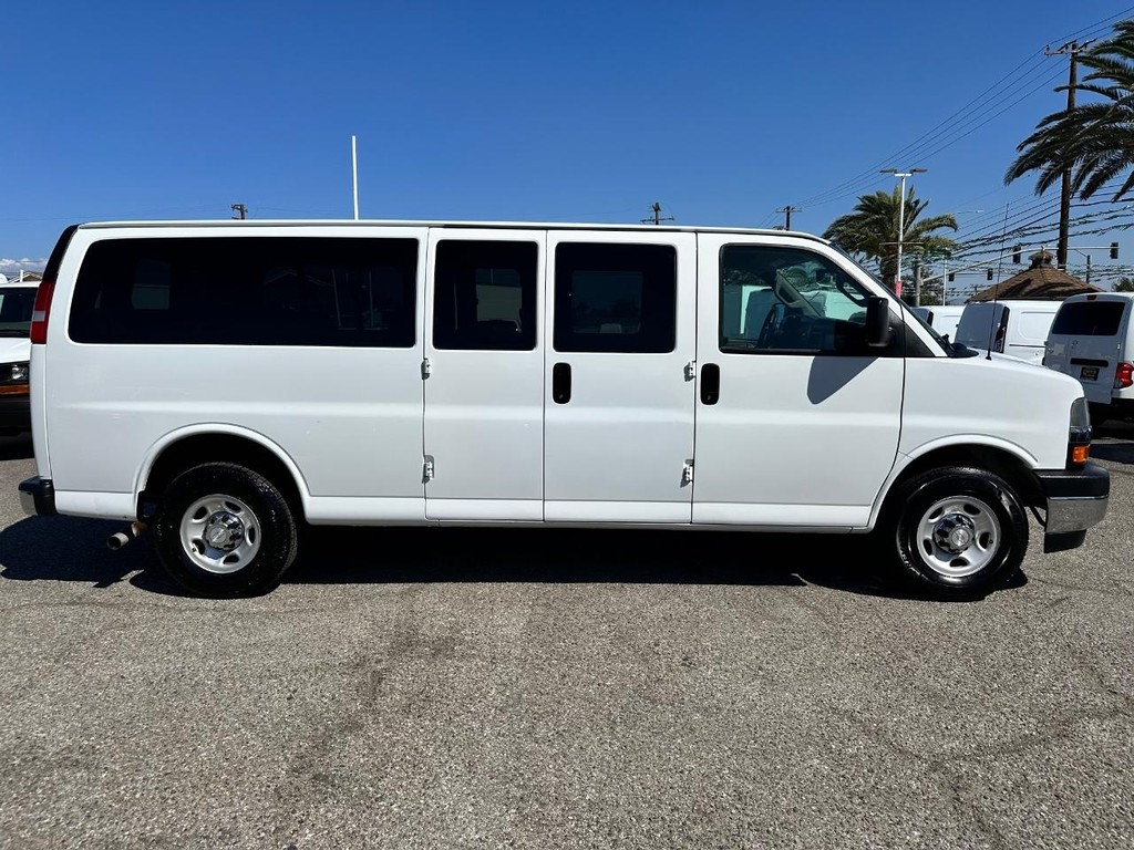 Chevrolet Express 3500 Vehicle Full-screen Gallery Image 05