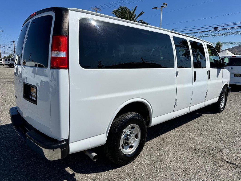Chevrolet Express 3500 Vehicle Full-screen Gallery Image 06