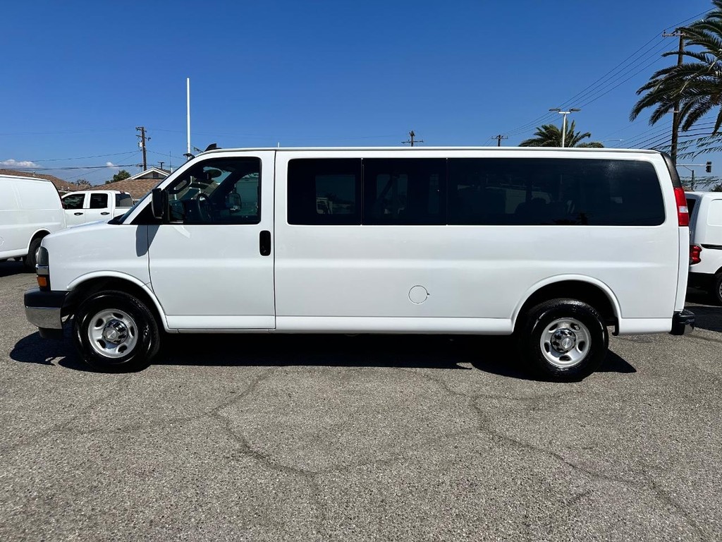 Chevrolet Express 3500 Vehicle Full-screen Gallery Image 11