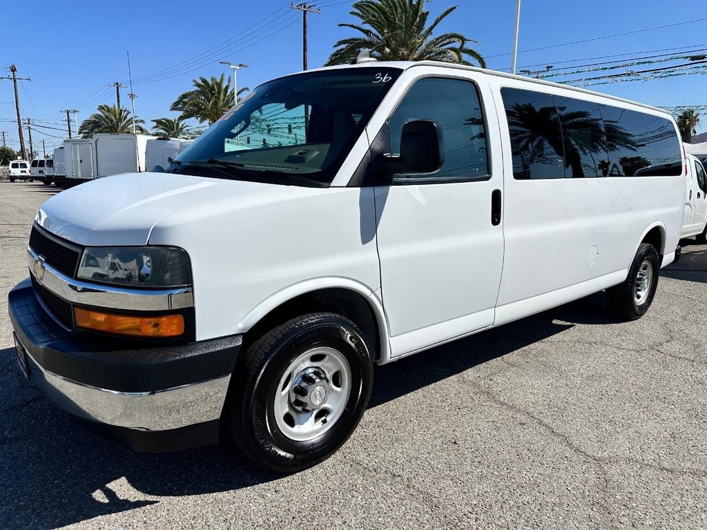 Chevrolet Express 3500 Vehicle Full-screen Gallery Image 12