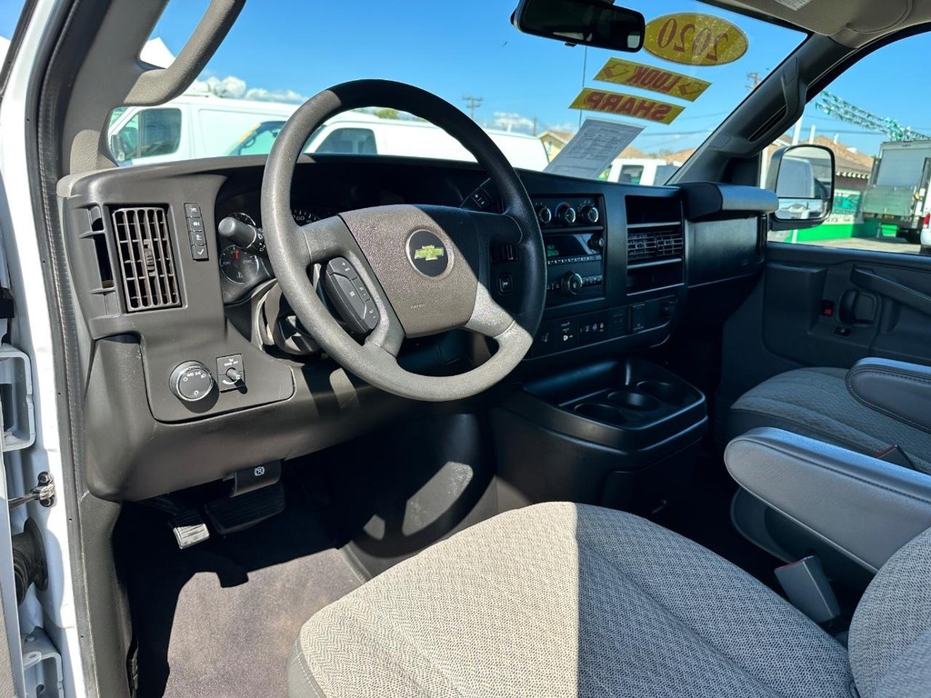 Chevrolet Express 3500 Vehicle Full-screen Gallery Image 16