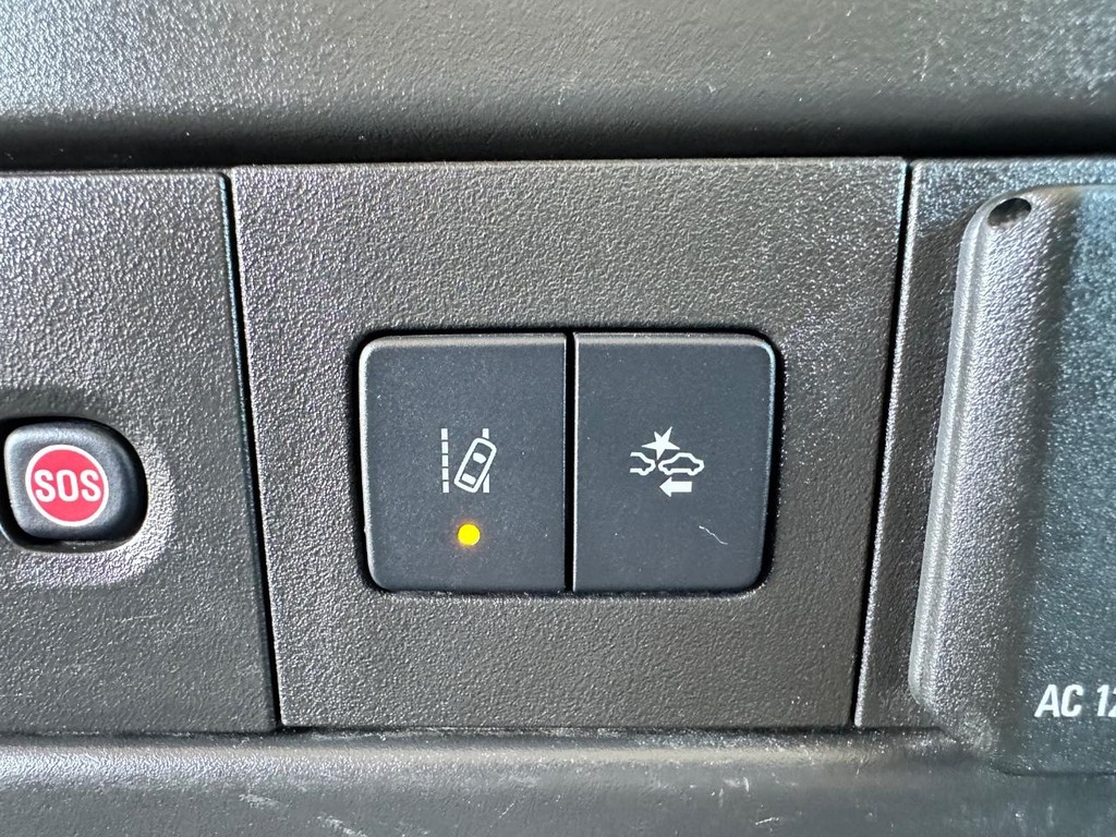 Chevrolet Express 3500 Vehicle Full-screen Gallery Image 32