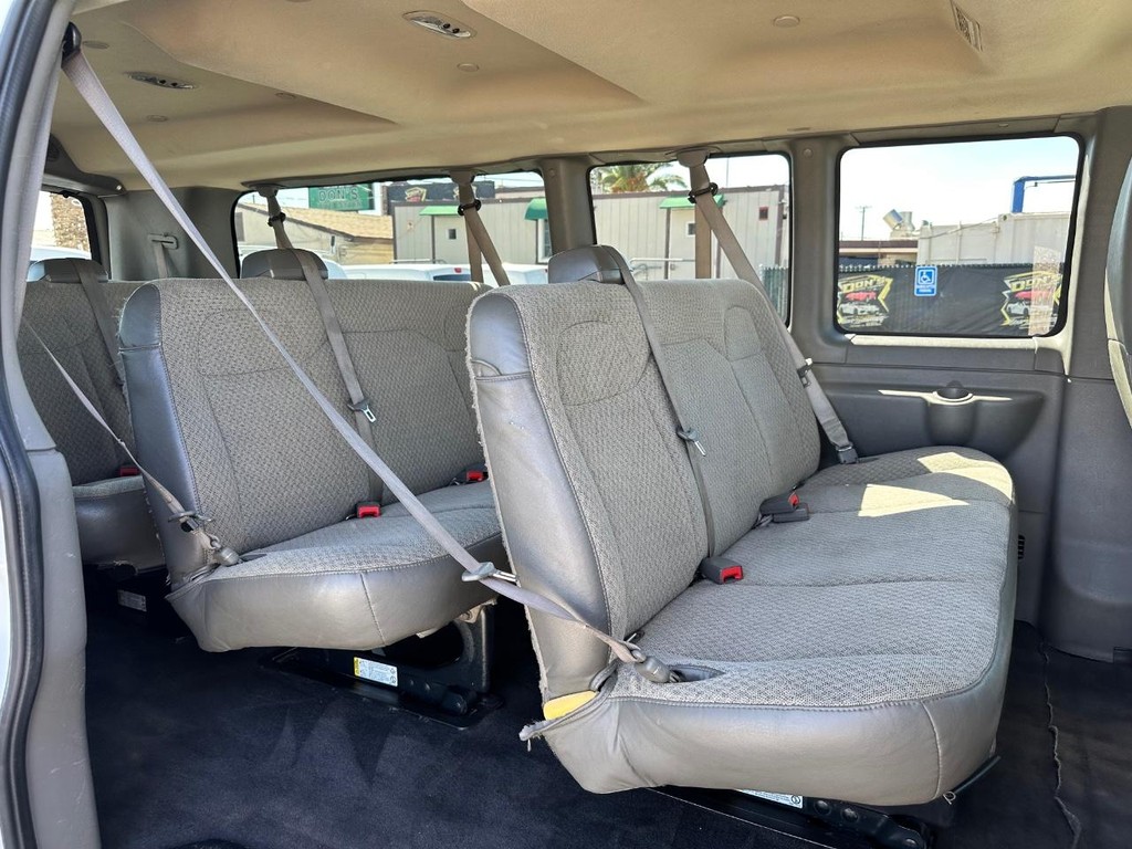 Chevrolet Express 3500 Vehicle Full-screen Gallery Image 35