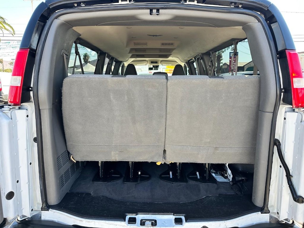 Chevrolet Express 3500 Vehicle Full-screen Gallery Image 39