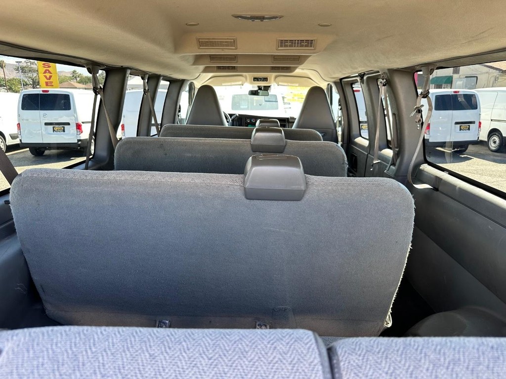 Chevrolet Express 3500 Vehicle Full-screen Gallery Image 40