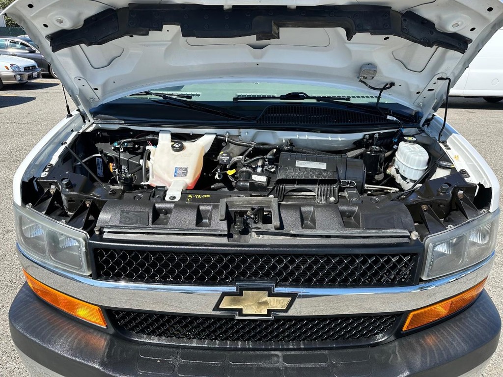 Chevrolet Express 3500 Vehicle Full-screen Gallery Image 46