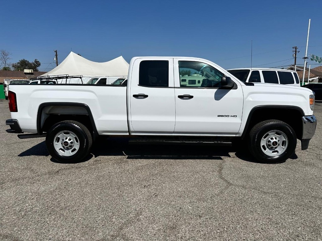 GMC Sierra 2500 Vehicle Full-screen Gallery Image 05