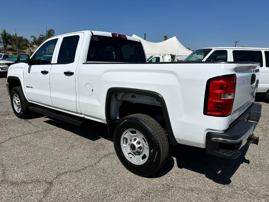 GMC Sierra 2500 Vehicle Full-screen Gallery Image 09