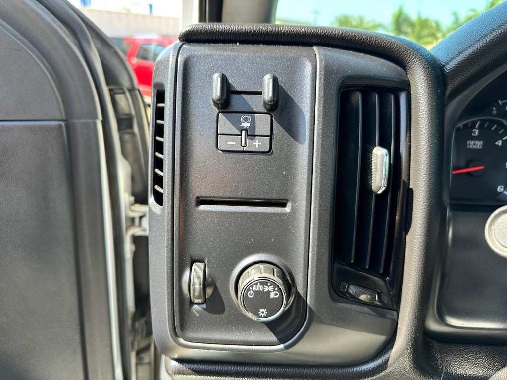 GMC Sierra 2500 Vehicle Full-screen Gallery Image 34