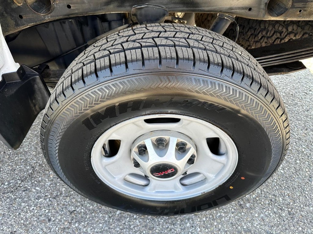 GMC Sierra 2500 Vehicle Full-screen Gallery Image 41