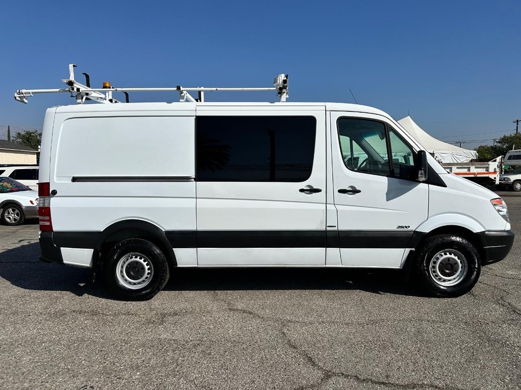 Mercedes-Benz Sprinter Vehicle Full-screen Gallery Image 06