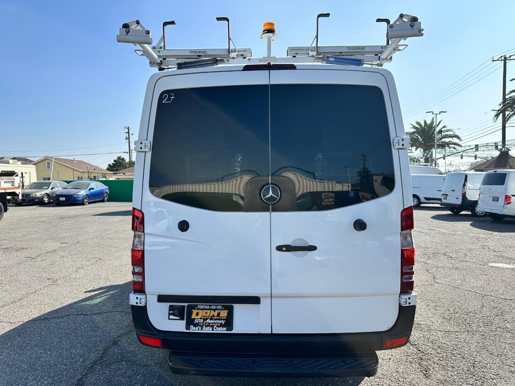 Mercedes-Benz Sprinter Vehicle Full-screen Gallery Image 09