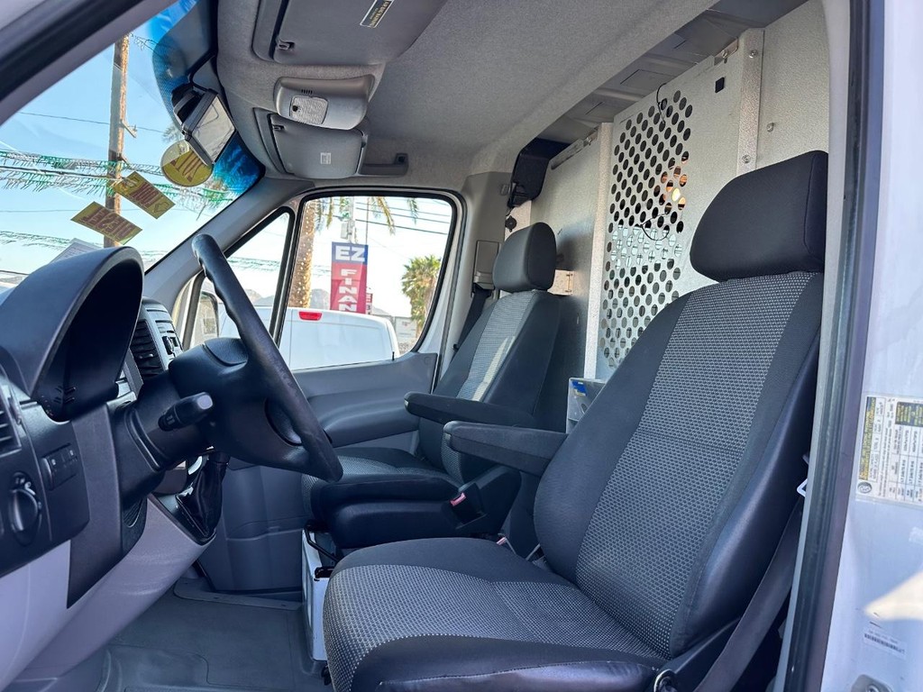 Mercedes-Benz Sprinter Vehicle Full-screen Gallery Image 19