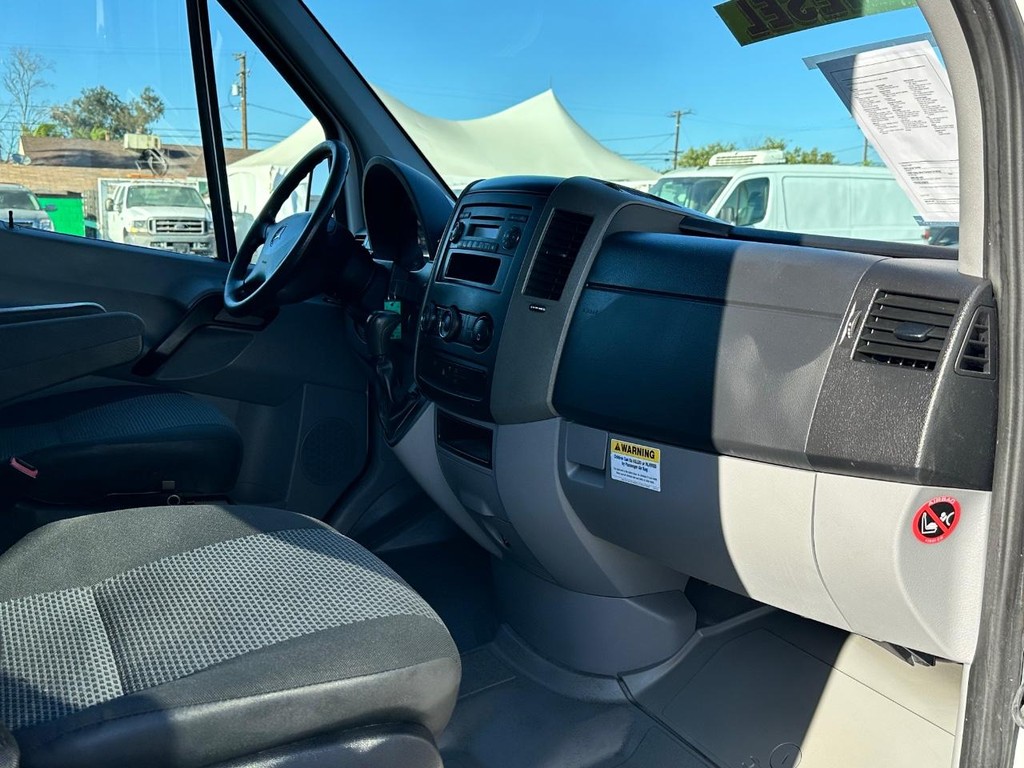 Mercedes-Benz Sprinter Vehicle Full-screen Gallery Image 21