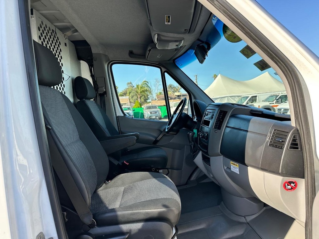 Mercedes-Benz Sprinter Vehicle Full-screen Gallery Image 22