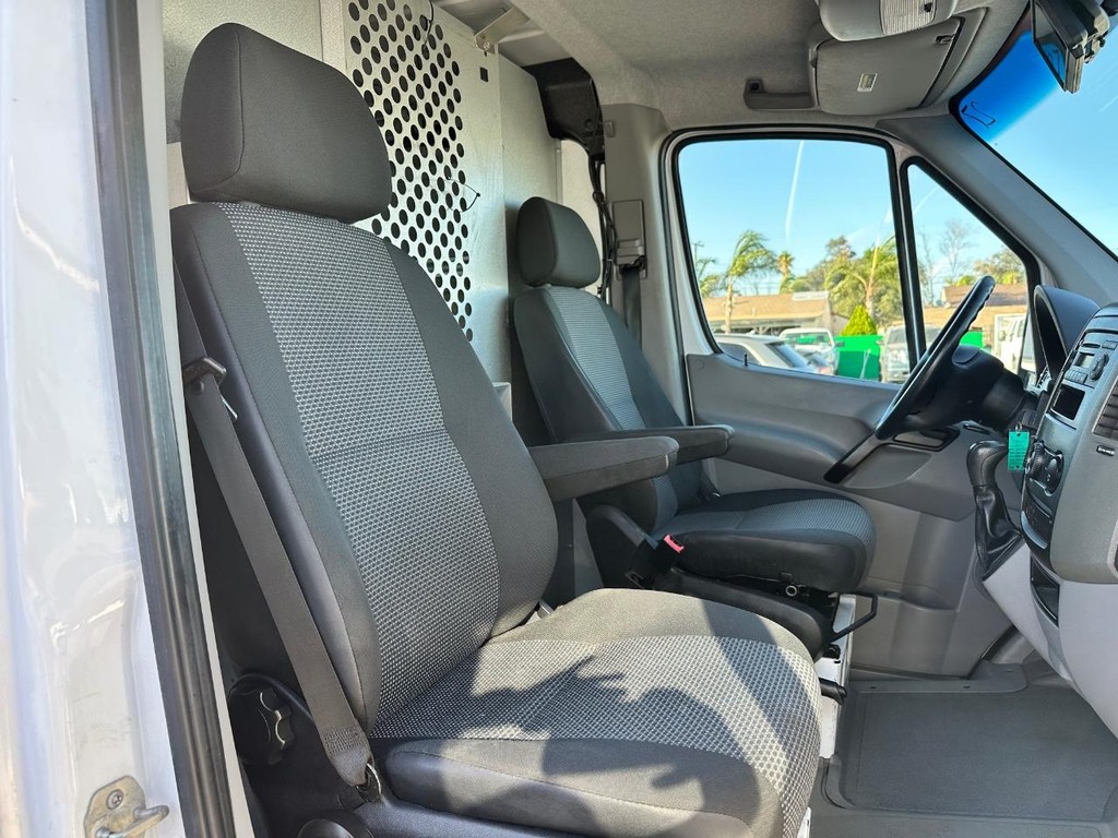 Mercedes-Benz Sprinter Vehicle Full-screen Gallery Image 23