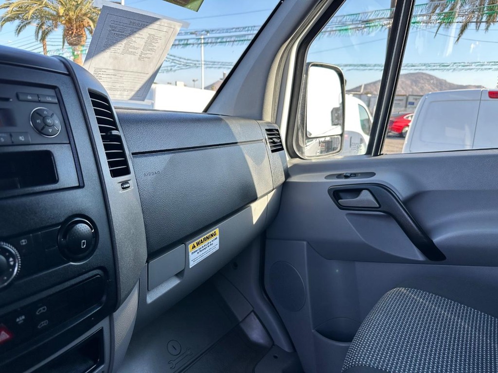 Mercedes-Benz Sprinter Vehicle Full-screen Gallery Image 26