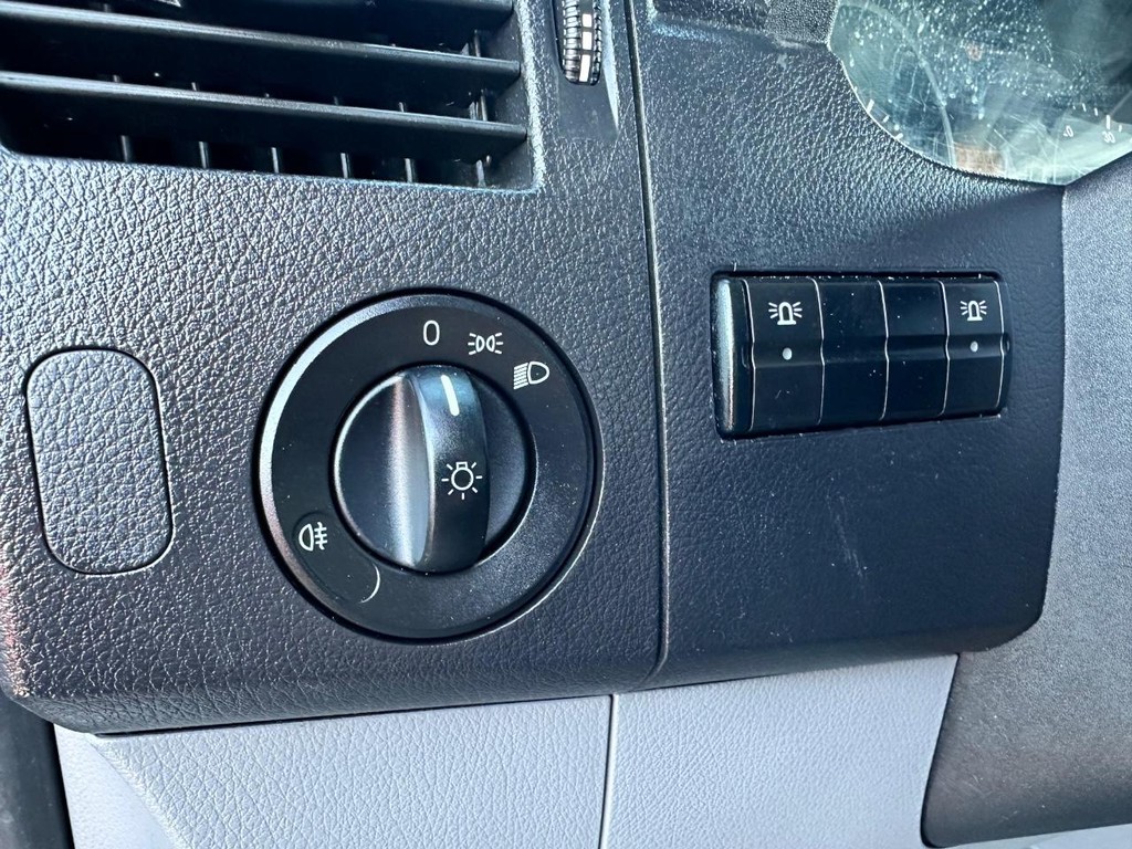 Mercedes-Benz Sprinter Vehicle Full-screen Gallery Image 28