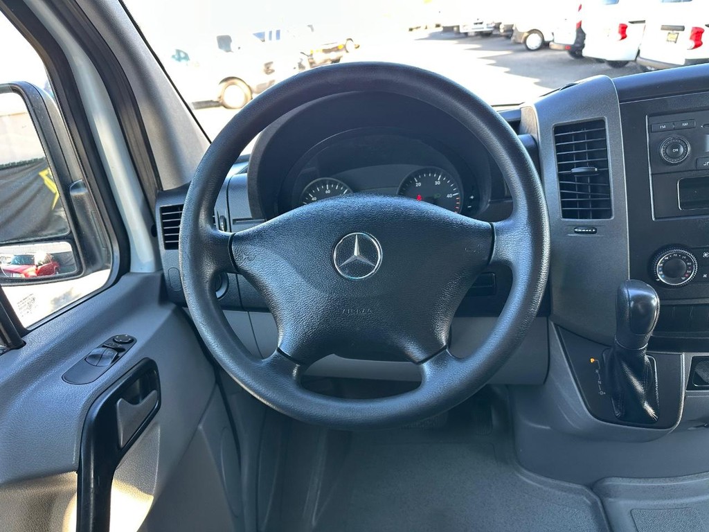 Mercedes-Benz Sprinter Vehicle Full-screen Gallery Image 29