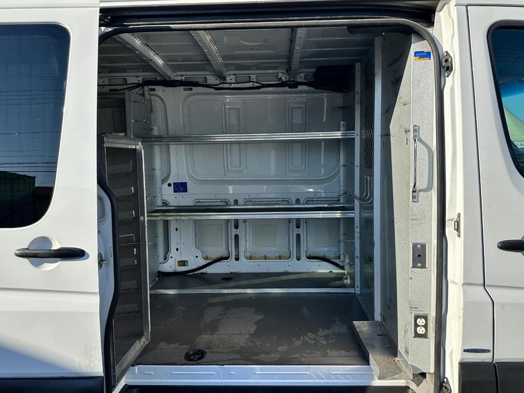 Mercedes-Benz Sprinter Vehicle Full-screen Gallery Image 35