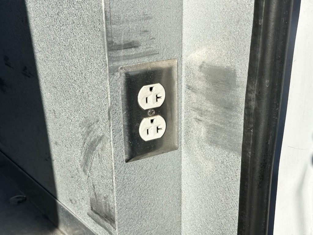 Mercedes-Benz Sprinter Vehicle Full-screen Gallery Image 38