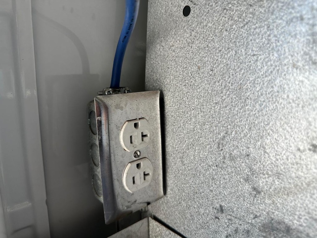 Mercedes-Benz Sprinter Vehicle Full-screen Gallery Image 40