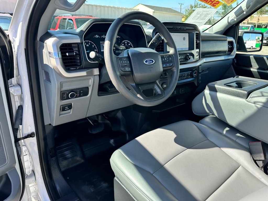 Ford F-150 Vehicle Full-screen Gallery Image 16