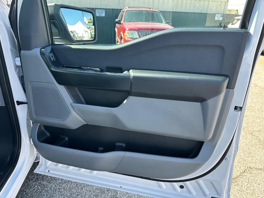 Ford F-150 Vehicle Full-screen Gallery Image 19