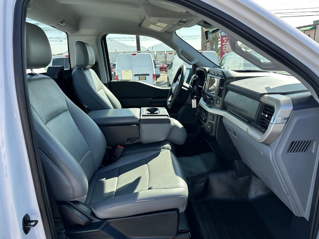 Ford F-150 Vehicle Full-screen Gallery Image 21