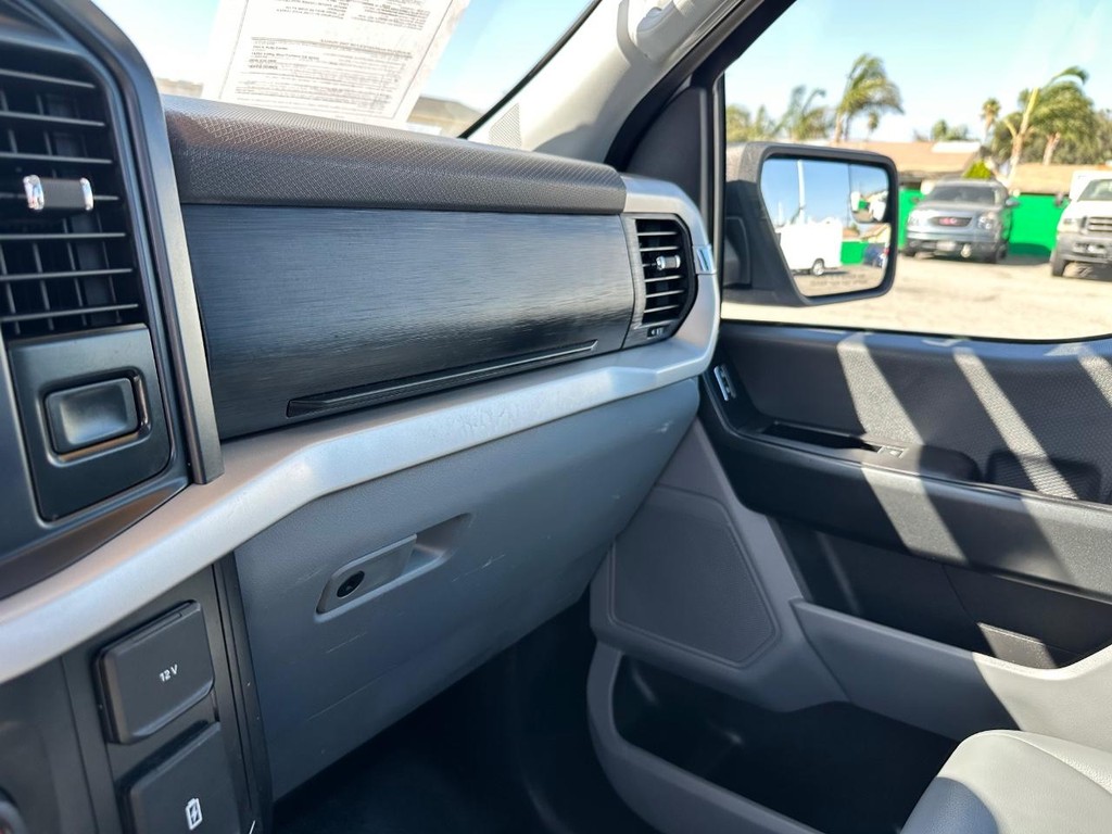 Ford F-150 Vehicle Full-screen Gallery Image 25