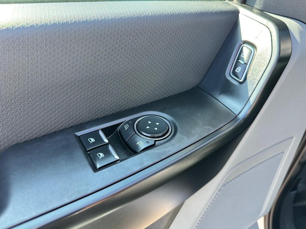 Ford F-150 Vehicle Full-screen Gallery Image 26