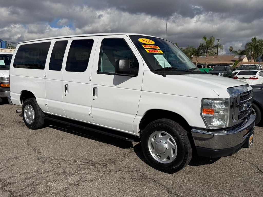 Ford E-350 XLT 12 Passenger Van Vehicle Full-screen Gallery Image 03