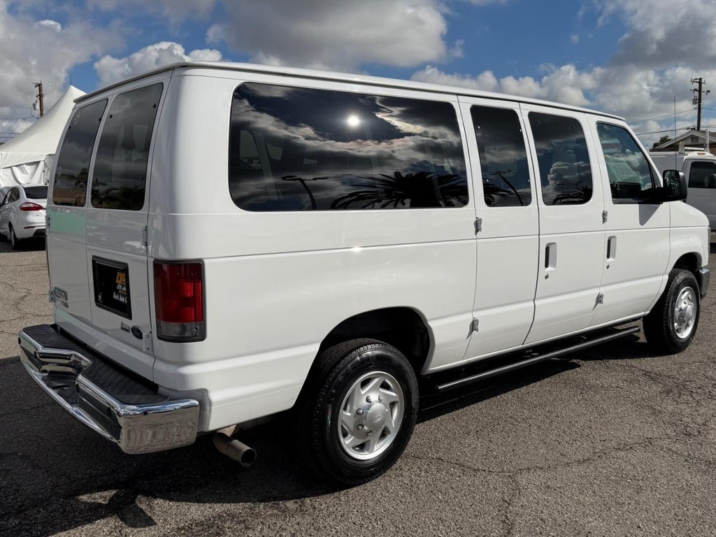 Ford E-350 XLT 12 Passenger Van Vehicle Full-screen Gallery Image 06