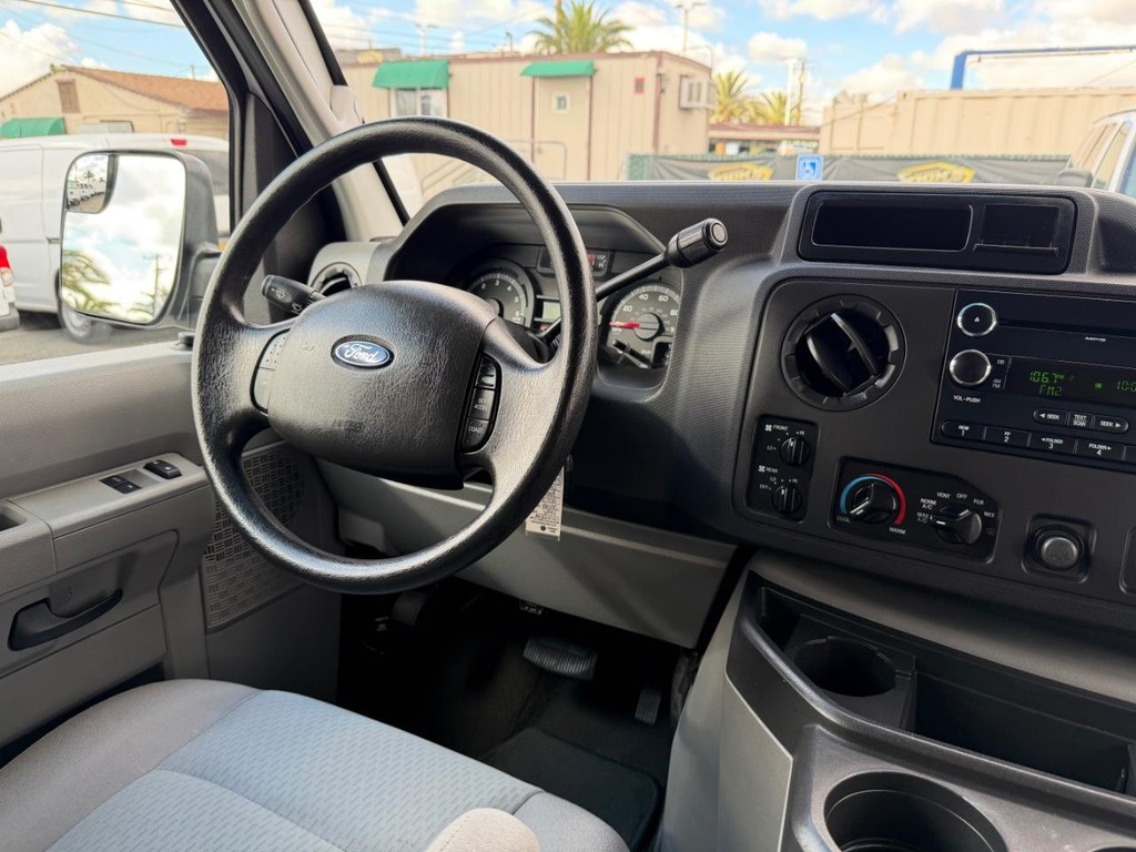 Ford E-350 XLT 12 Passenger Van Vehicle Full-screen Gallery Image 24
