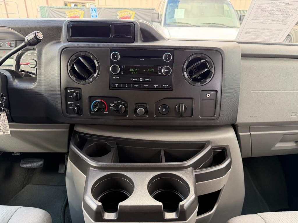Ford E-350 XLT 12 Passenger Van Vehicle Full-screen Gallery Image 25