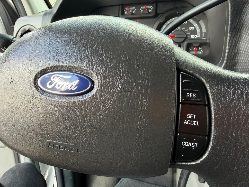 Ford E-350 XLT 12 Passenger Van Vehicle Full-screen Gallery Image 29