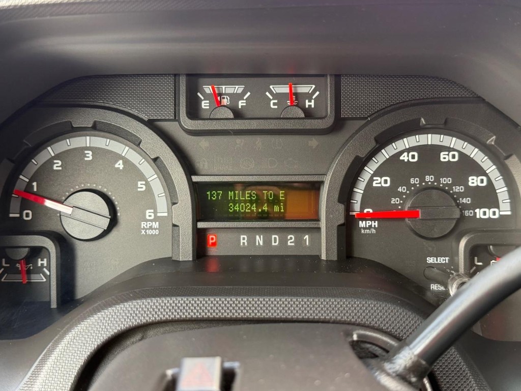 Ford E-350 XLT 12 Passenger Van Vehicle Full-screen Gallery Image 30