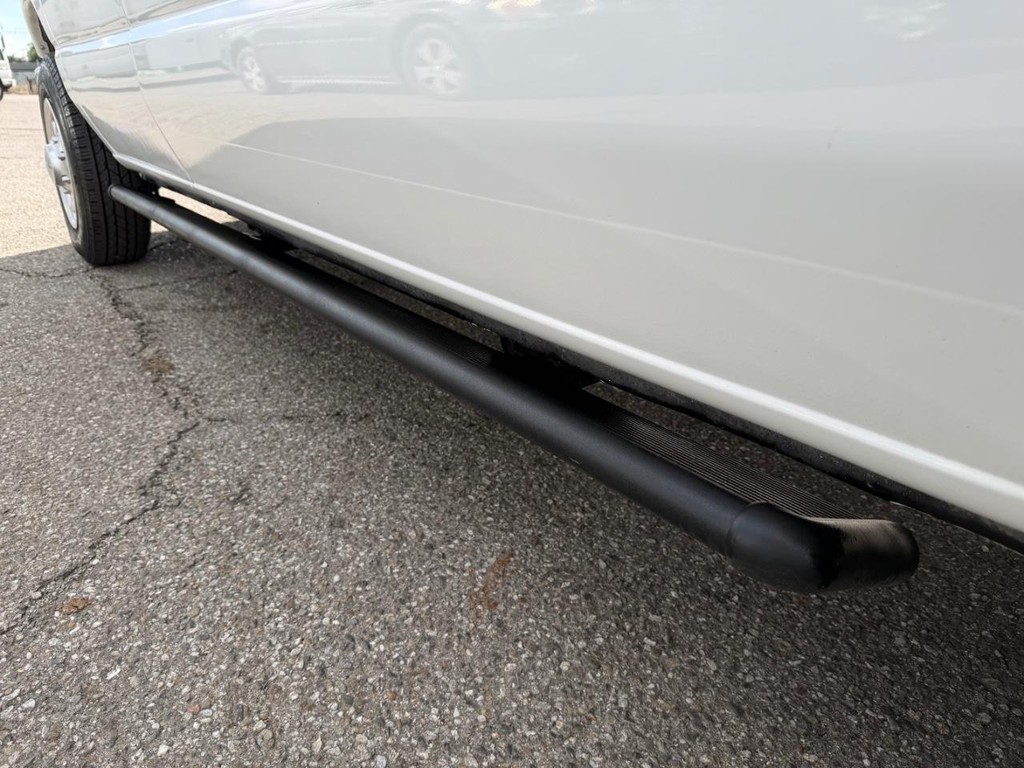 Ford E-350 XLT 12 Passenger Van Vehicle Full-screen Gallery Image 41